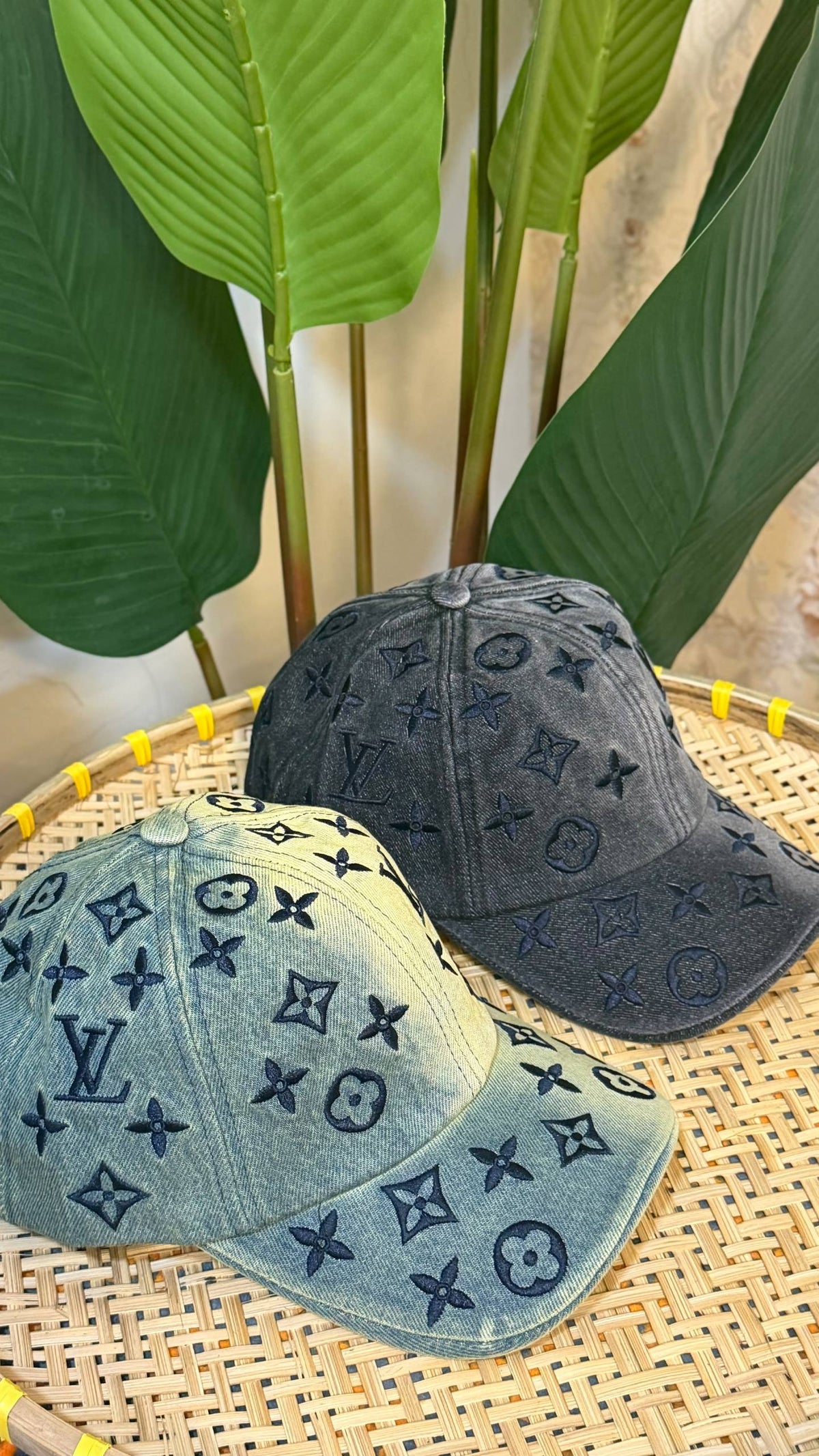 LV CAP

VVIP QUALITY

180 dhs🇦🇪🇦🇪

Zain281
♥️♥️♥️