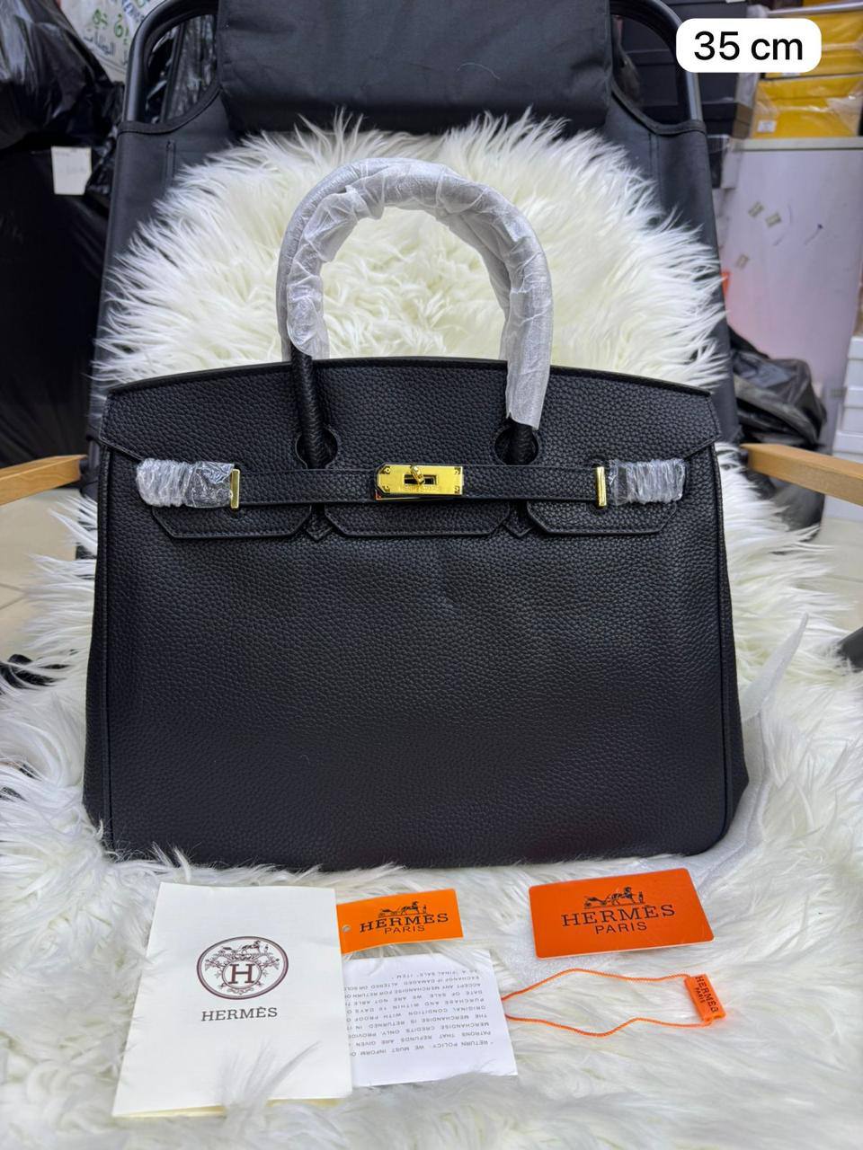 Hermes Birkin
1⃣️ First quality
Size : 35 ~ 30 *25  cm
110 dhs✅

Zain115
♥️♥️♥️