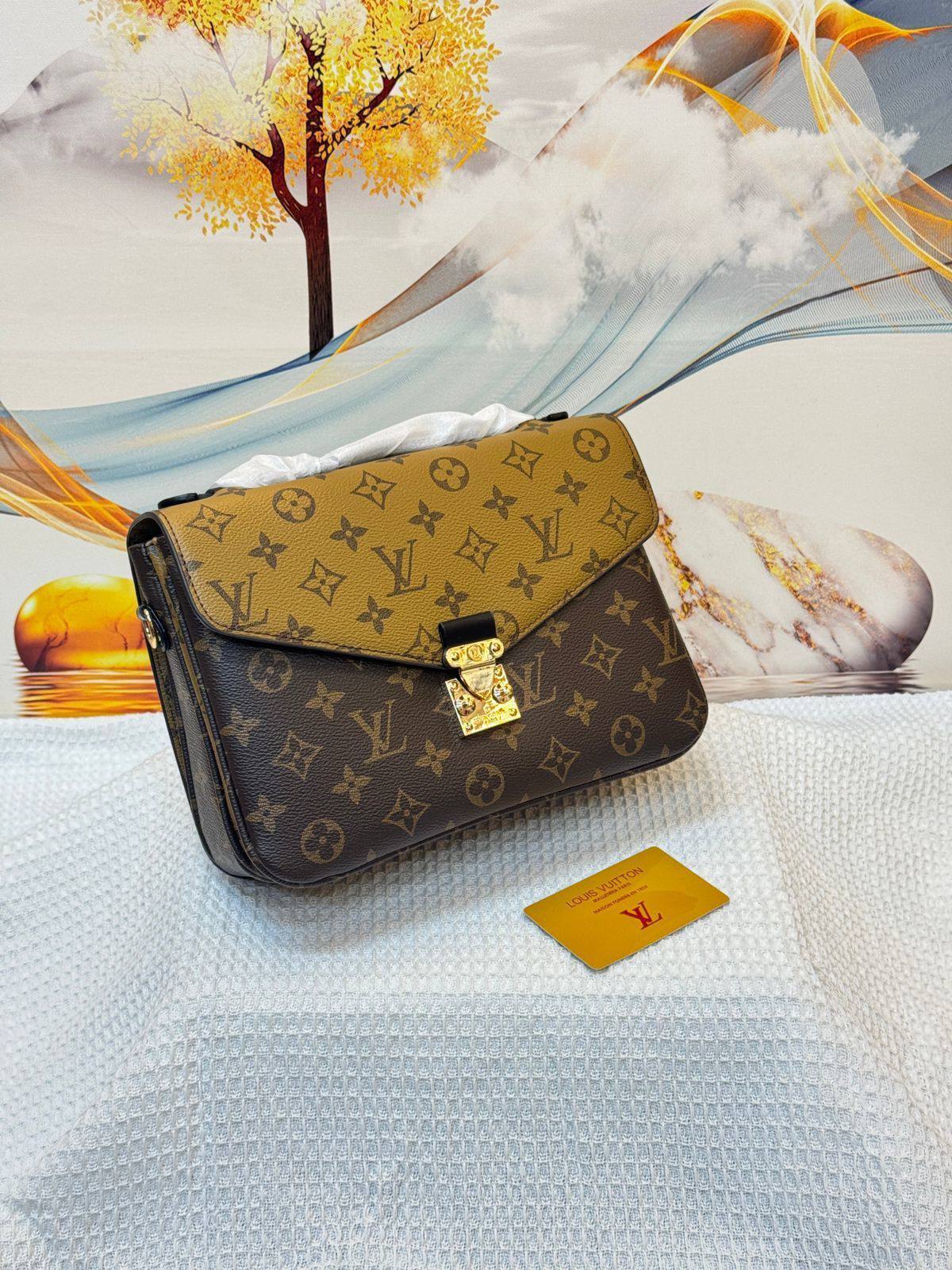 LV
Best quality

With box’s
🎁🎁🎁

105 dhs❣️
size 23cm

Zain158
♥️♥️♥️