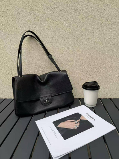 Chanel 
Master🌺🌺
32 cm 
340 dhs💓💓

Zain153
♥️♥️♥️