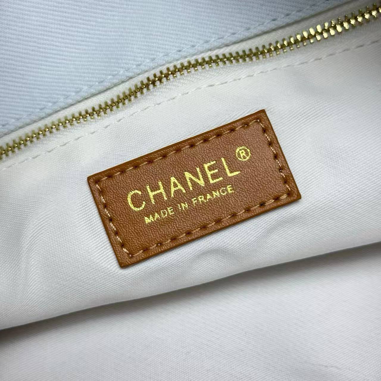 CHANEL 
MASTER QUALITY
365 dhs🇦🇪🇦🇪

Zain39
♥️♥️♥️