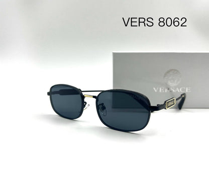 Versace💥*
Sunglasses 🕶️ 
good quality 💯
With master box 🗃️ 
50 dhs✅

Zain273
♥️♥️♥️