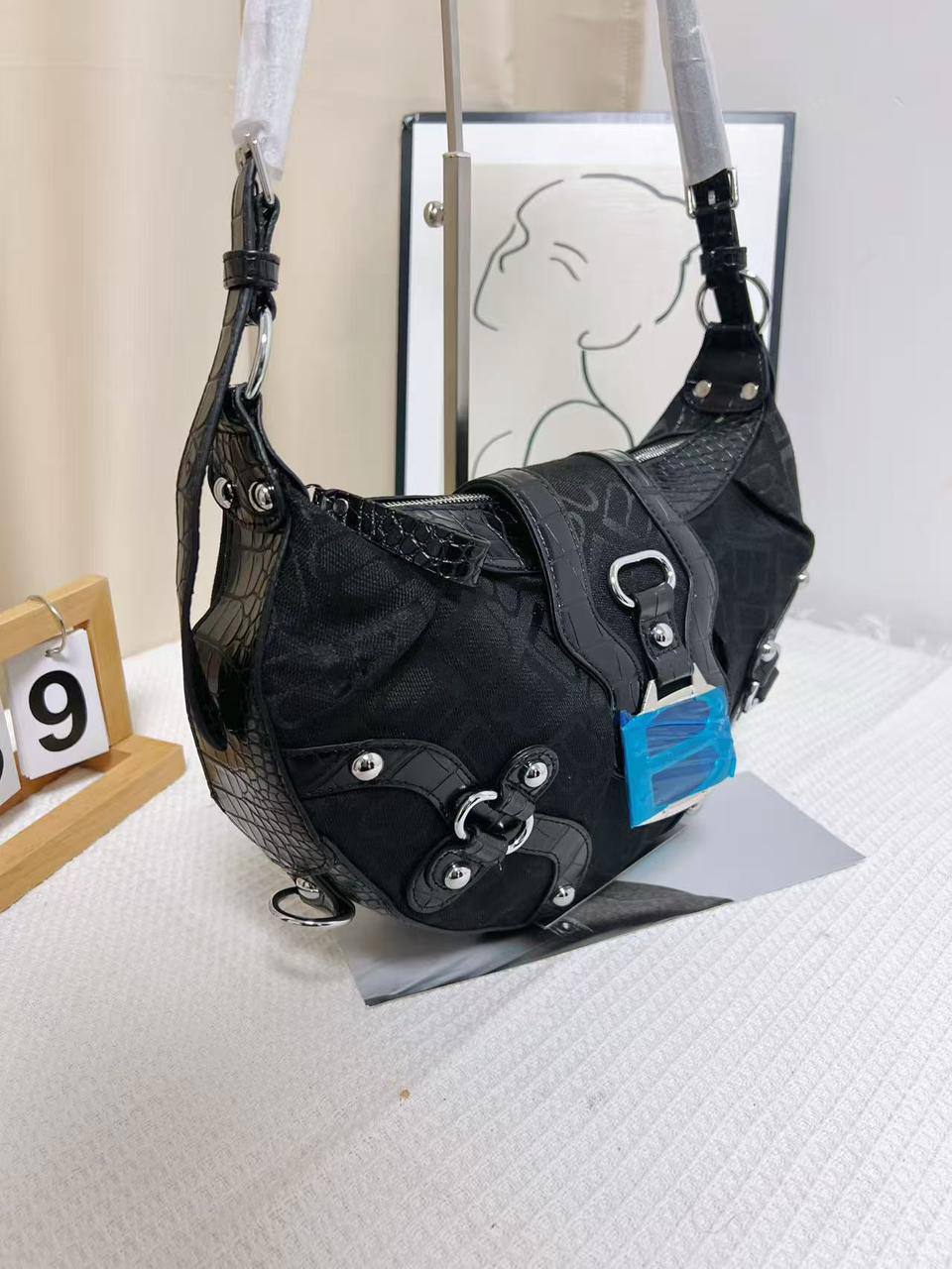 Balenciaga
32*23*7 cm
85 dhs🪙🌨️

Zain17
♥️♥️♥️