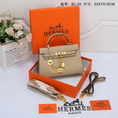 Hermes

100 dhs🇦🇪🇦🇪

With box
22 cm

Zain295
♥️♥️♥️