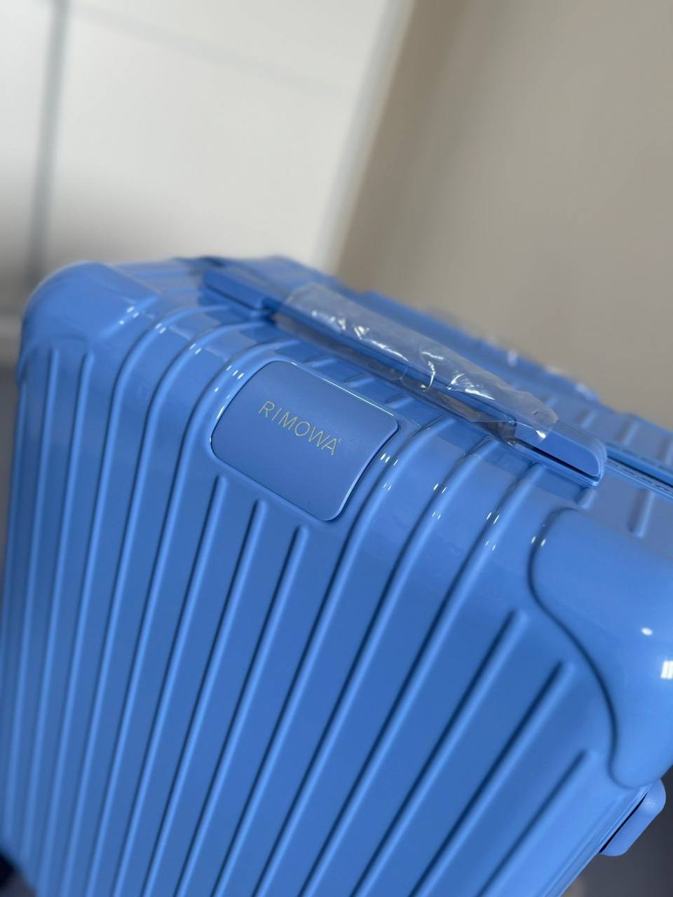 Rimowa Essential 
new came master quality 
480 dhs🌺

Zain39
♥️♥️♥️