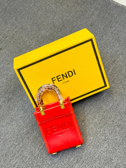 Fendi

100 dhs
With box

Zain331
♥️♥️♥️