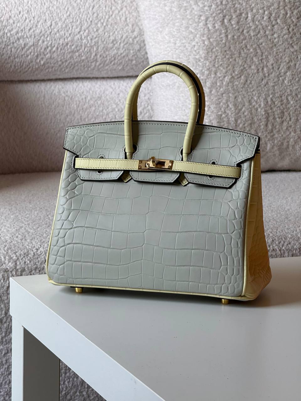 Hermes birkin croc 25cm💕master quality😍


with box❤️
🎁🎁🎁

780 dhs🪙🌨️

Zain52
♥️♥️♥️