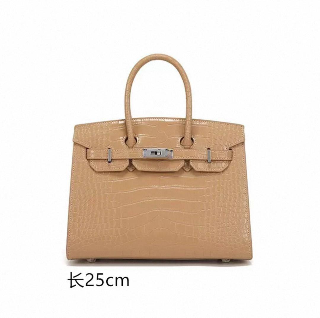 Hermes 

100 dhs🇦🇪🇦🇪

size 25×11×19cm

Zain213
♥️♥️♥️