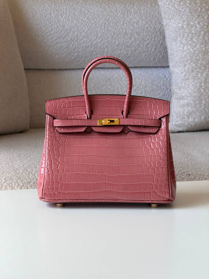 Hermes
Birkin croc 25cm💕master quality😍with box❤️
750 dhs✅

Zain52
♥️♥️♥️