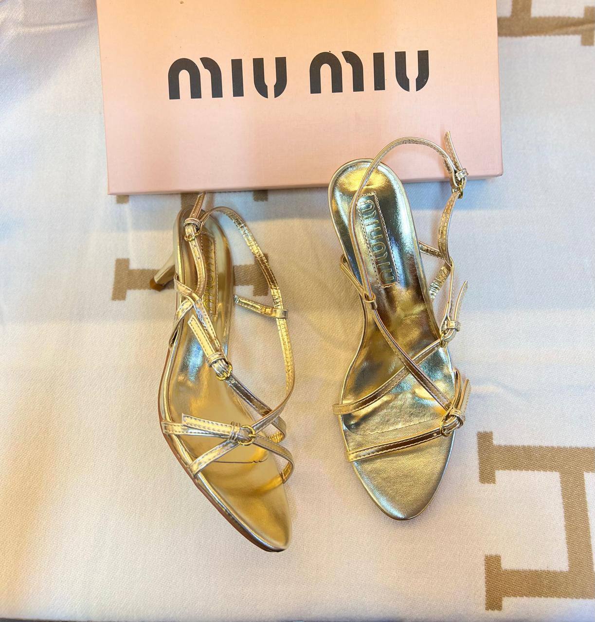 OFFER 😍
Limit Stock ⛔️⛔️
150 dhs🪙🌺
    Size 36-41 available 

Zain88
♥️♥️♥️