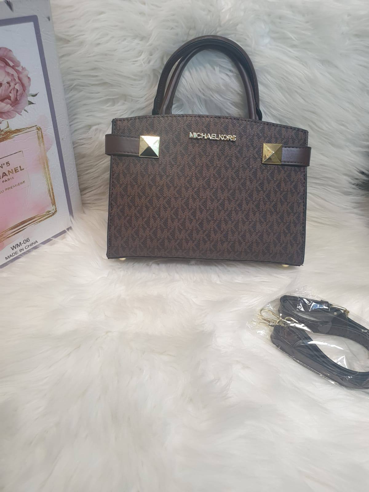MK
⚡26 cm
⚡with box
100 dhs✅

Zain118
♥️♥️♥️