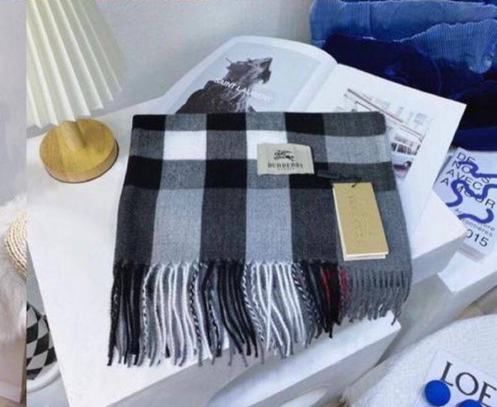 Winter scarf 
45 dhs🪙🌨️

Zain93
♥️♥️♥️