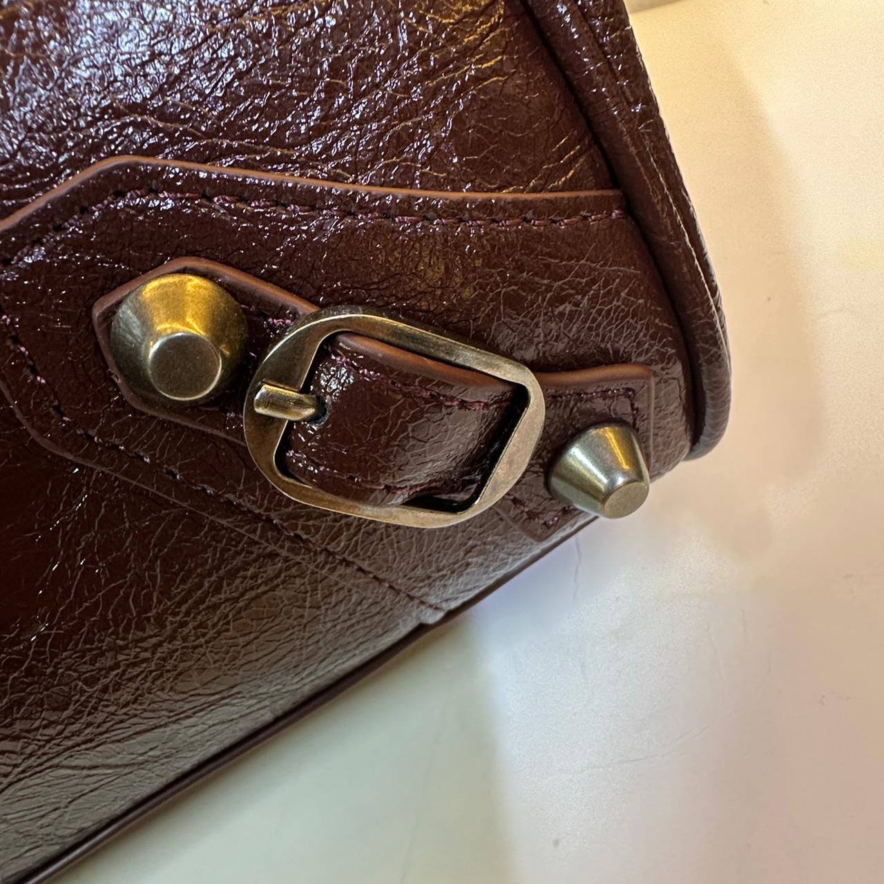 BALENCIAGA 
COPY ONE 
190 dhs🇦🇪🇦🇪

Zain295
♥️♥️♥️