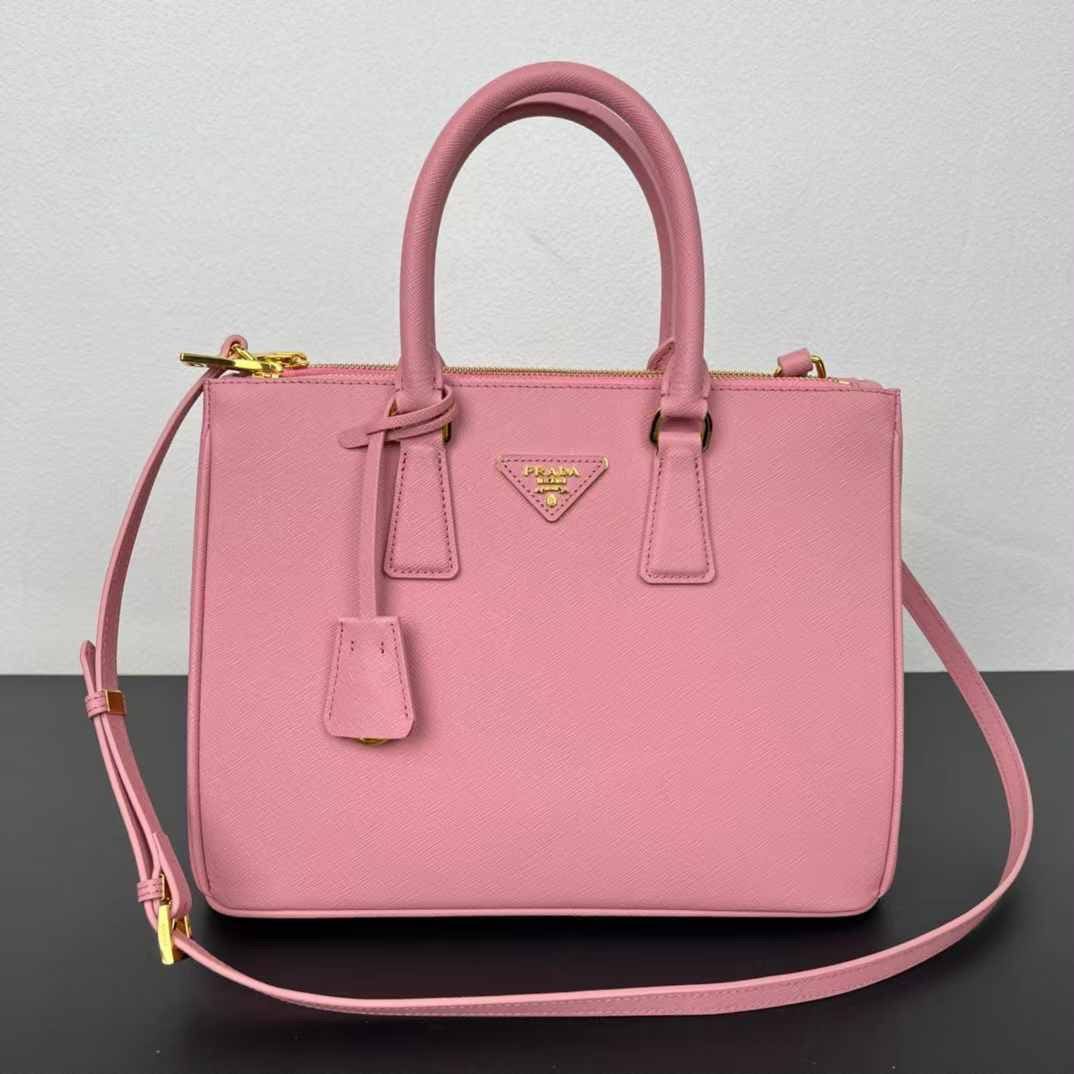 Prada

350 dhs🇦🇪🇦🇪🇦🇪


Zain153
♥️♥️♥️