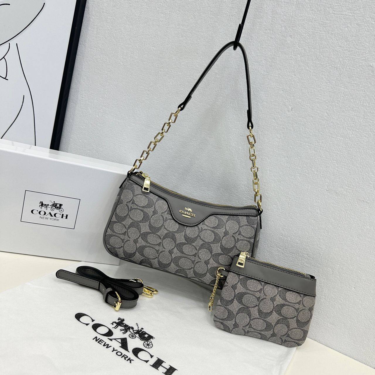 Coach 
80 dhs✅

with box🎁🎁🎁

Zain42
♥️♥️♥️