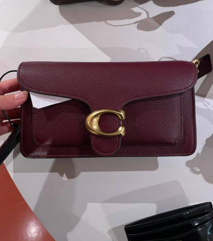 Coach
with  box, 🎁🎁🎁
size  25* 15. cm 

100 dhs🗽

Zain12
♥️♥️♥️