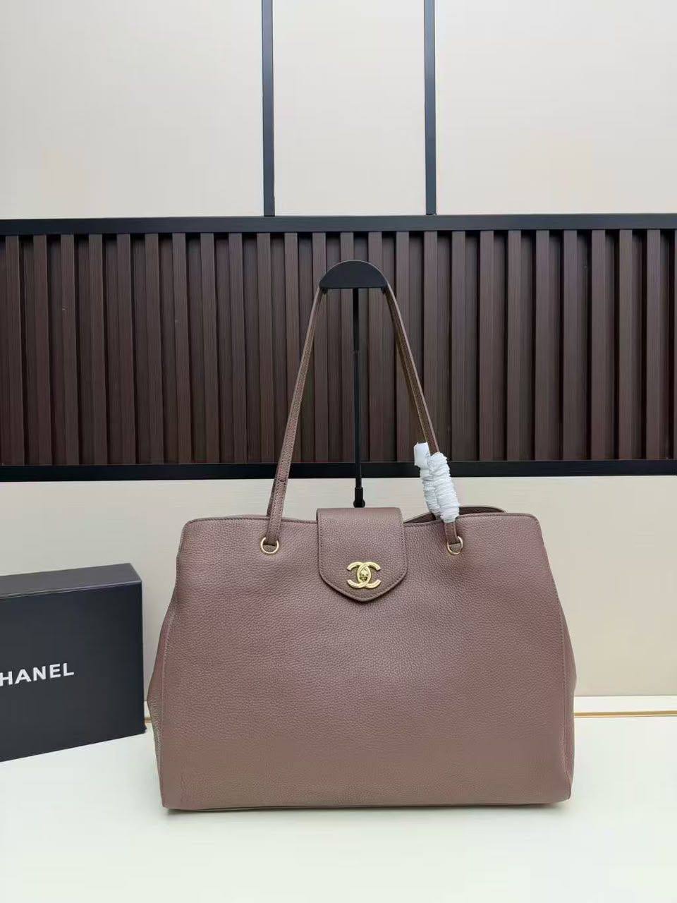 Chanel
Master🌺🌺
370 dhs💓

Zain153
♥️♥️♥️