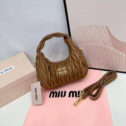 Miu Miu
withbox 
100 dhs🇦🇪🇦🇪

Zain143
♥️♥️♥️
