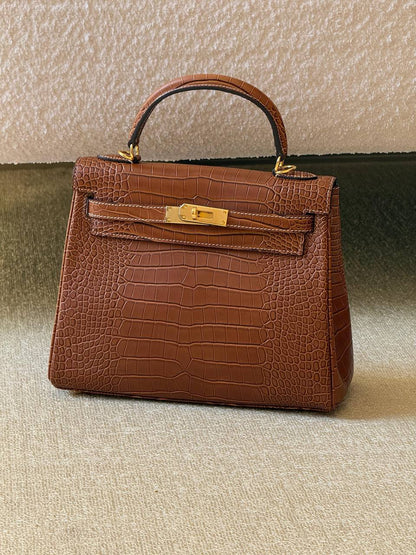 Hermes
kelly croc 28cm💥Master quality ✅with box📦
710 dhs❣️

Zain52
♥️♥️♥️