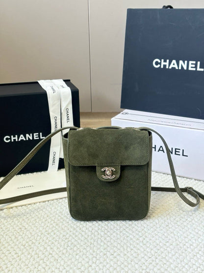 Chanel

280 dhs🇦🇪🇦🇪

Zain114
♥️♥️♥️