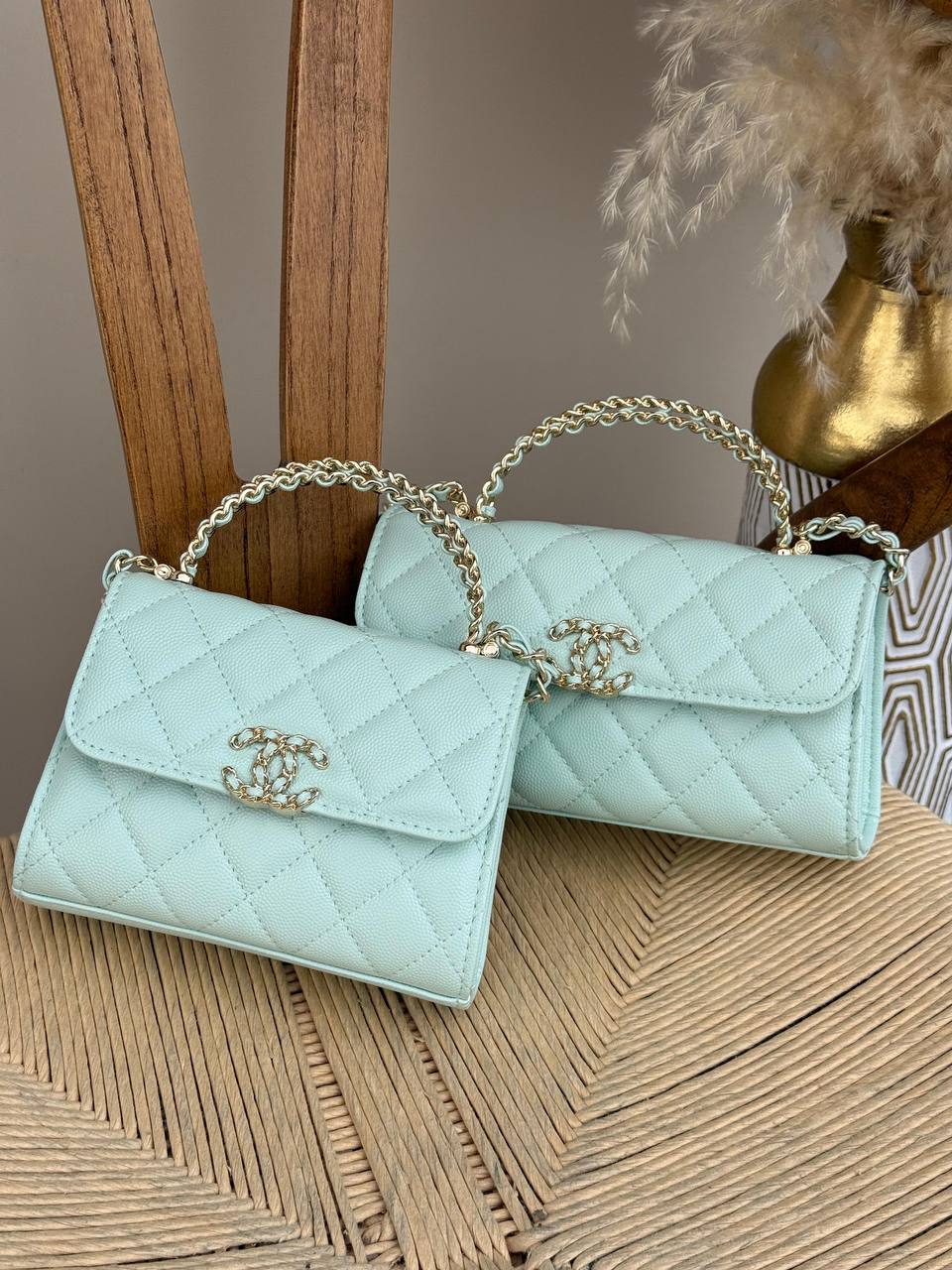 CHANEL
15cm
340 dhs✅
18cm
360 dhs✅
Top quality 
With box🎁

Zain167
♥️♥️♥️