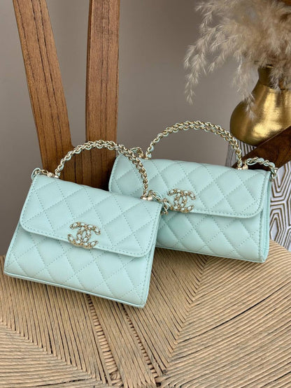 CHANEL
15cm
340 dhs✅
18cm
360 dhs✅
Top quality 
With box🎁

Zain167
♥️♥️♥️