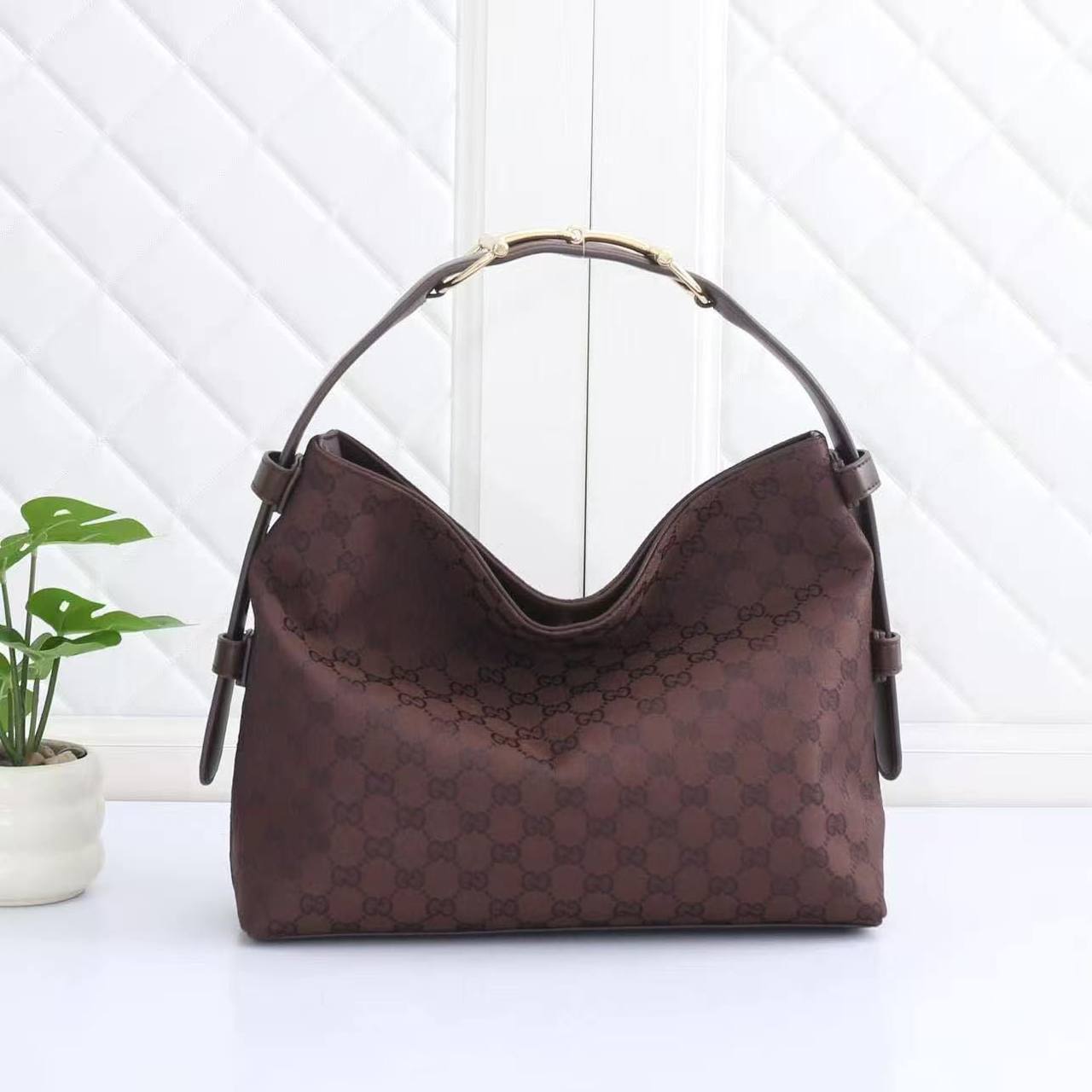 Gucci
SIZE  ………35CM 
120 dhs✅

Zain244
♥️♥️♥️