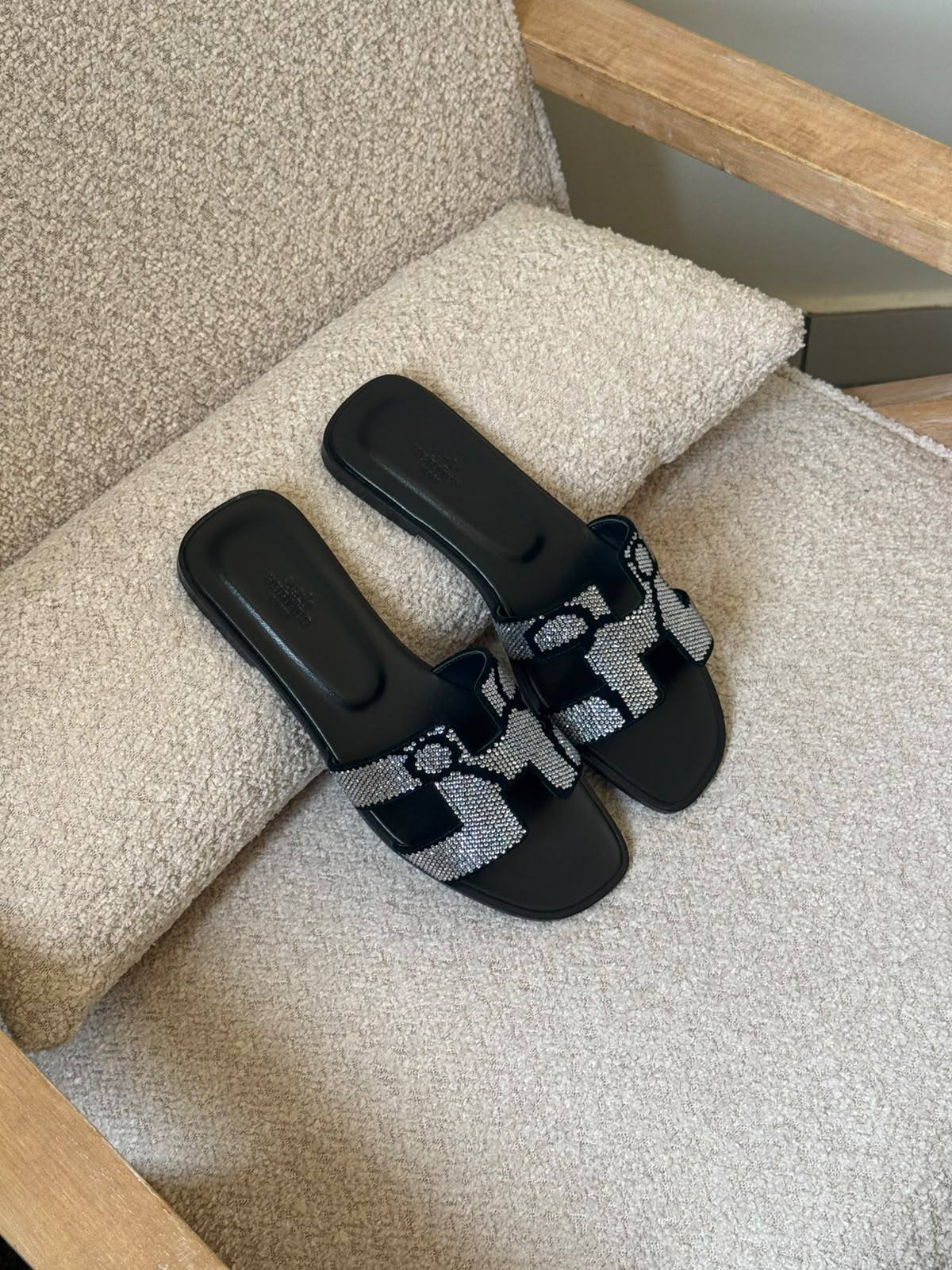 Hermes

𝐀𝐯𝐚𝐢𝐥𝐚𝐛𝐥𝐞 𝐍𝐨𝐰
𝐒𝐢𝐳𝐞𝐬: 𝟑𝟔 — 𝟒𝟏
430 dhs🇦🇪🇦🇪

Zain298
♥️♥️♥️
