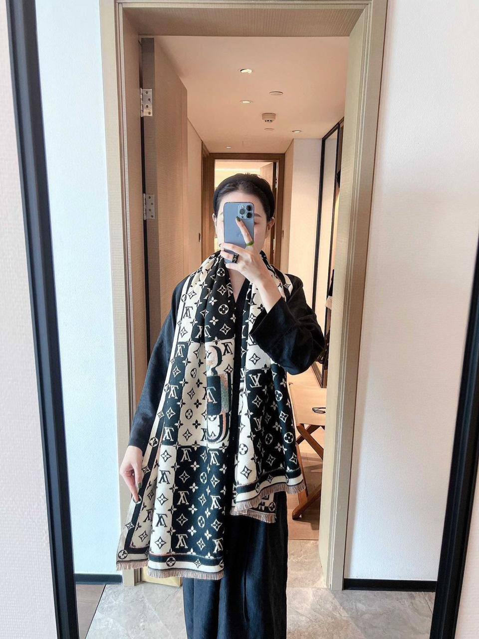 Brand Shawl / Scarf 

Good quality

Size:  180 * 68 cm
45 dhs🪙🌨️

Zain115
♥️♥️♥️