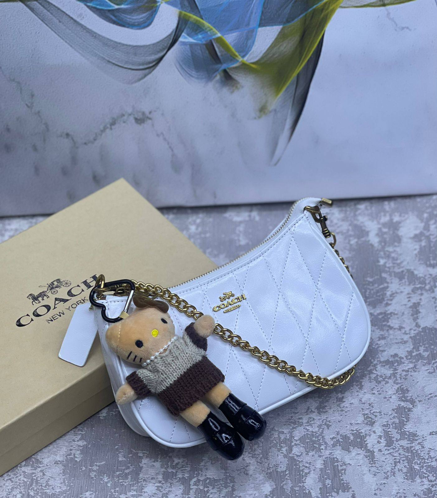 COACH
95 dhs❣️

with box 
🎁🎁🎁

Zain175
♥️♥️♥️