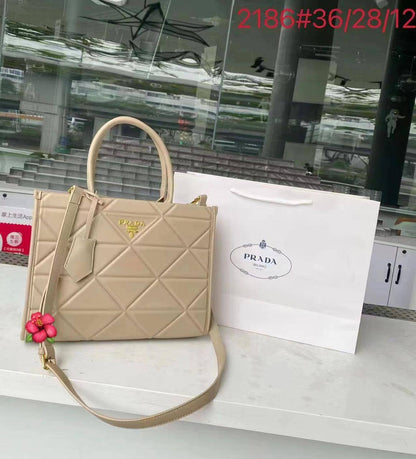 LV - Prada
110 dhs🌺

Zain143
♥️♥️♥️
