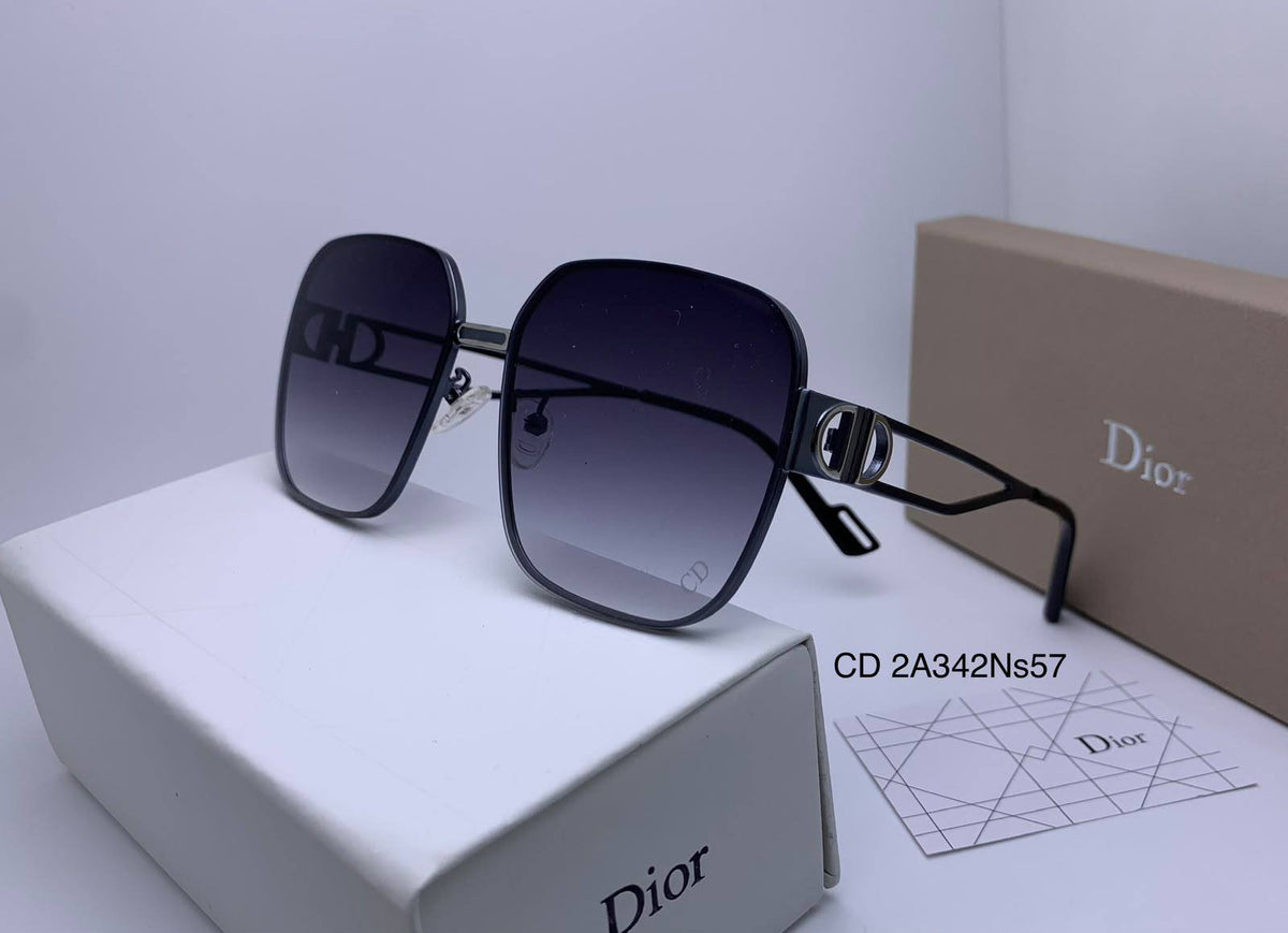 Ladies sunglasses 
70 dhs🇦🇪🇦🇪

Zain126
♥️♥️♥️