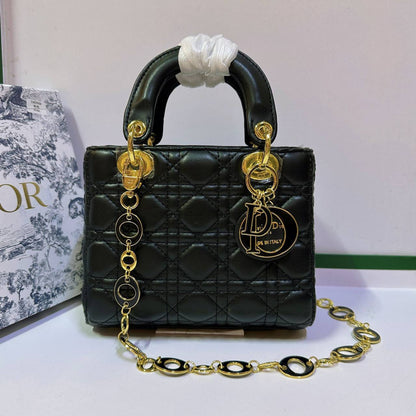 DIOR 
 HIGH QUALITY 
WITH BOX 🎁
130 dhs✅

Zain39
♥️♥️♥️