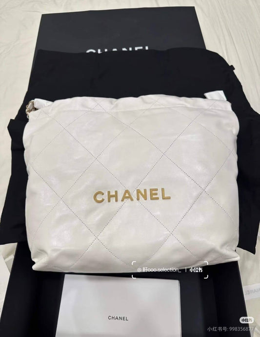 Chanel
Master 
250 dhs❤️

Zain10
♥️♥️♥️