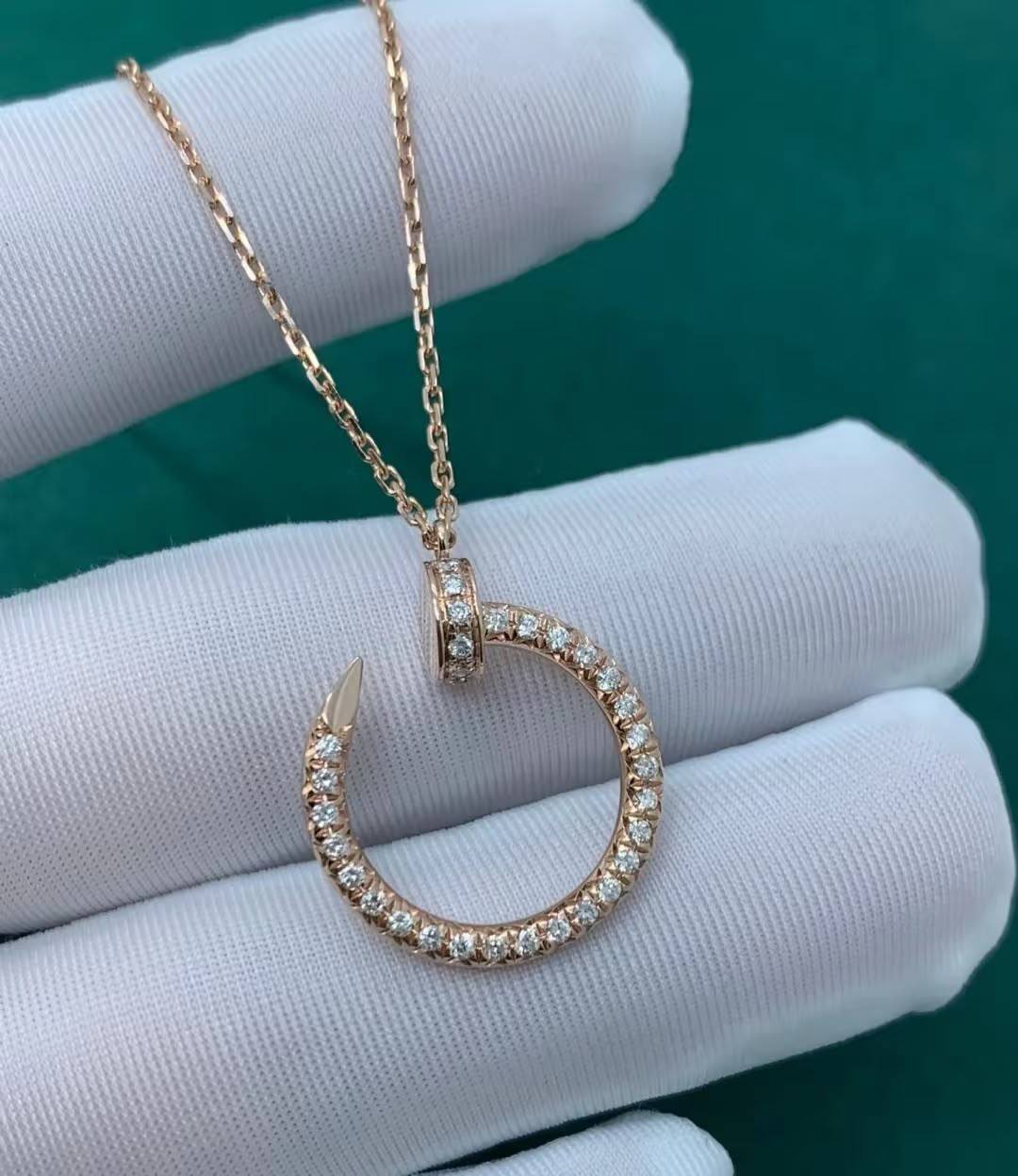 Cartier necklace 🦋
Master quality 

*50* AED normal box 📦 
*80* AED with original box 

Zain48
♥️♥️♥️