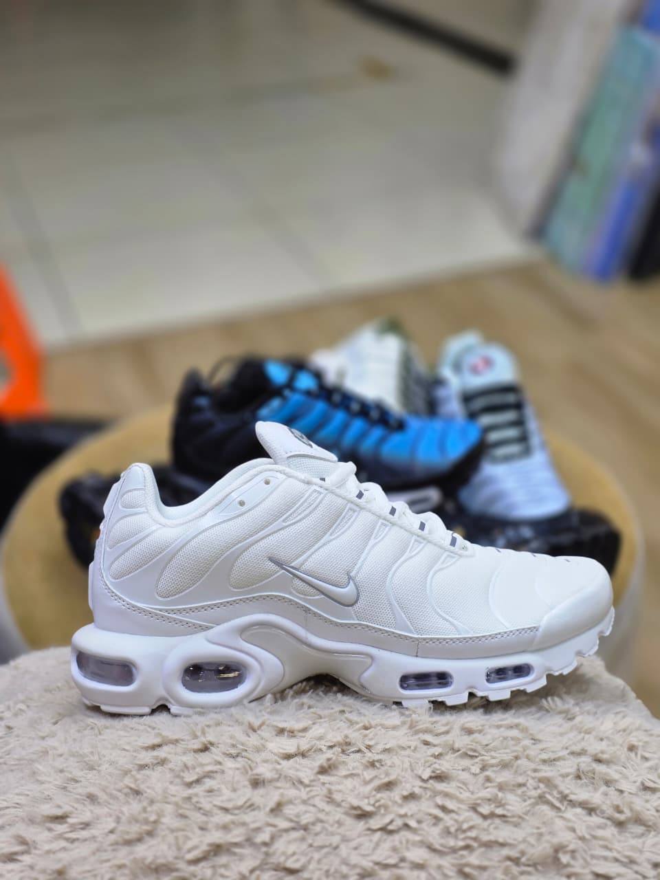 Nike

105 dhs🇦🇪🇦🇪🇦🇪

40 to 45

Zain26
♥️♥️♥️