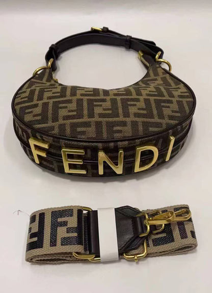 Fendi
Best quality

With box’s
🎁🎁🎁

115 dhs✅
size 24cm

Zain158
♥️♥️♥️