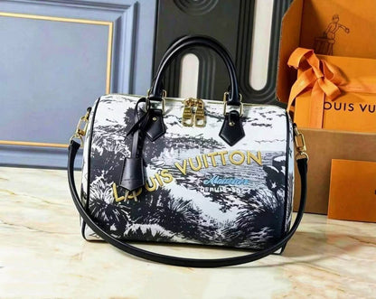 LOUIS VUITTON 

COPY ONE 

NEW DESIGN 

220 DHS🇦🇪🇦🇪🇦🇪

Zain295
♥️♥️♥️