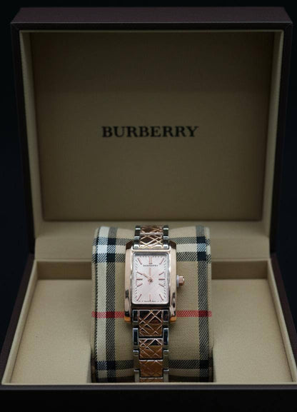 BURBERRY🆕 LADIES 
GOOD QUALITY 💯
60 dhs🪙💕

Zain133
♥️♥️♥️