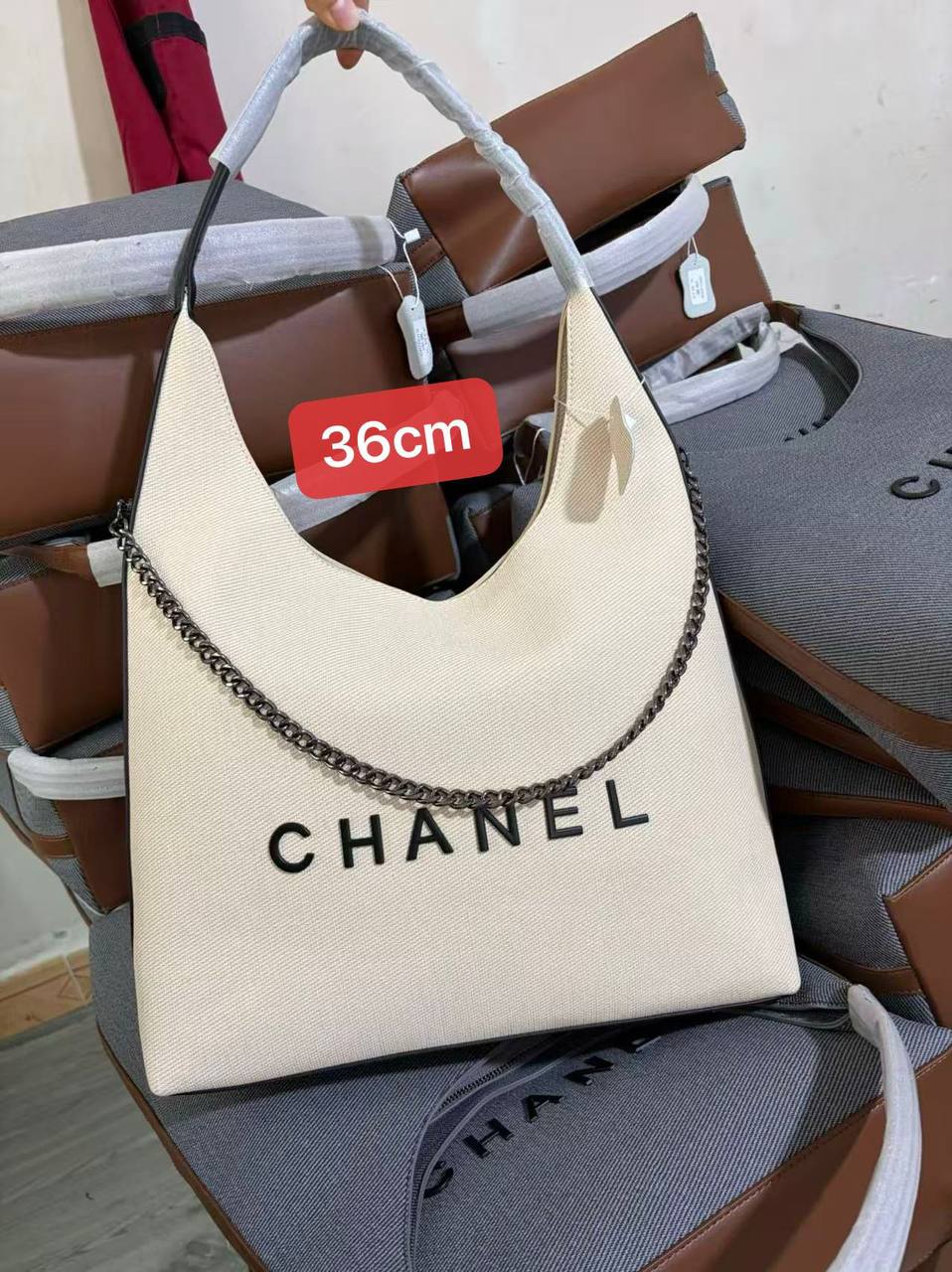 Chanel
95 dhs✅

Zain102
♥️♥️♥️