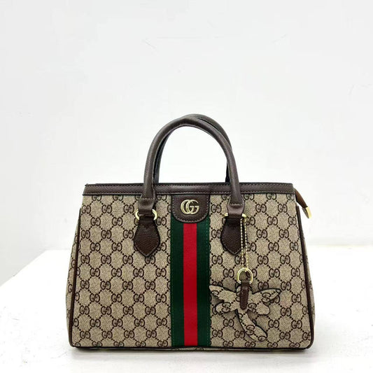 Gucci
95 dhs🪙🌨️
SIZE 32 CM

Zain200
♥️♥️♥️