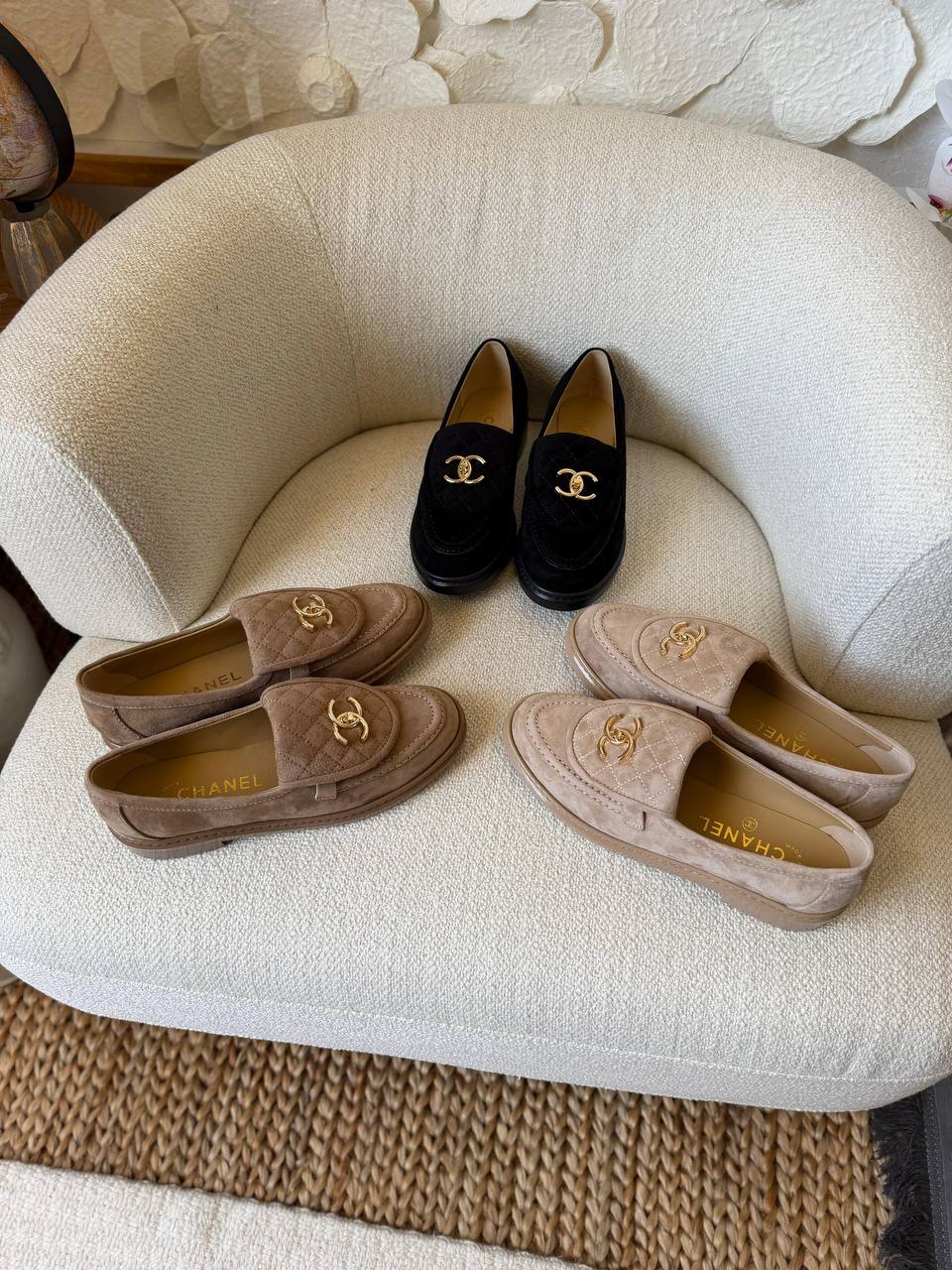 Chanel 
𝑨𝑨𝑨 𝑸𝒖𝒂𝒍𝒊𝒕𝒚
𝑺𝒊𝒛𝒆 𝟑5 𝒕𝒐 𝟒2 
450 dhs✅

Zain281
♥️♥️♥️