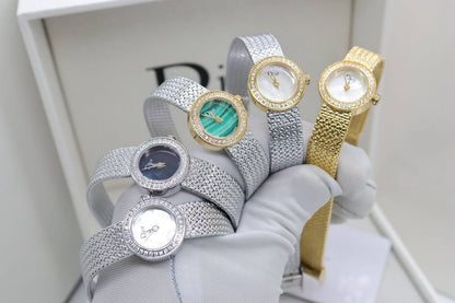 Dior Mini Size
Ladies Watch 
Good Quality
230 dhs💓

Zain33
♥️♥️♥️