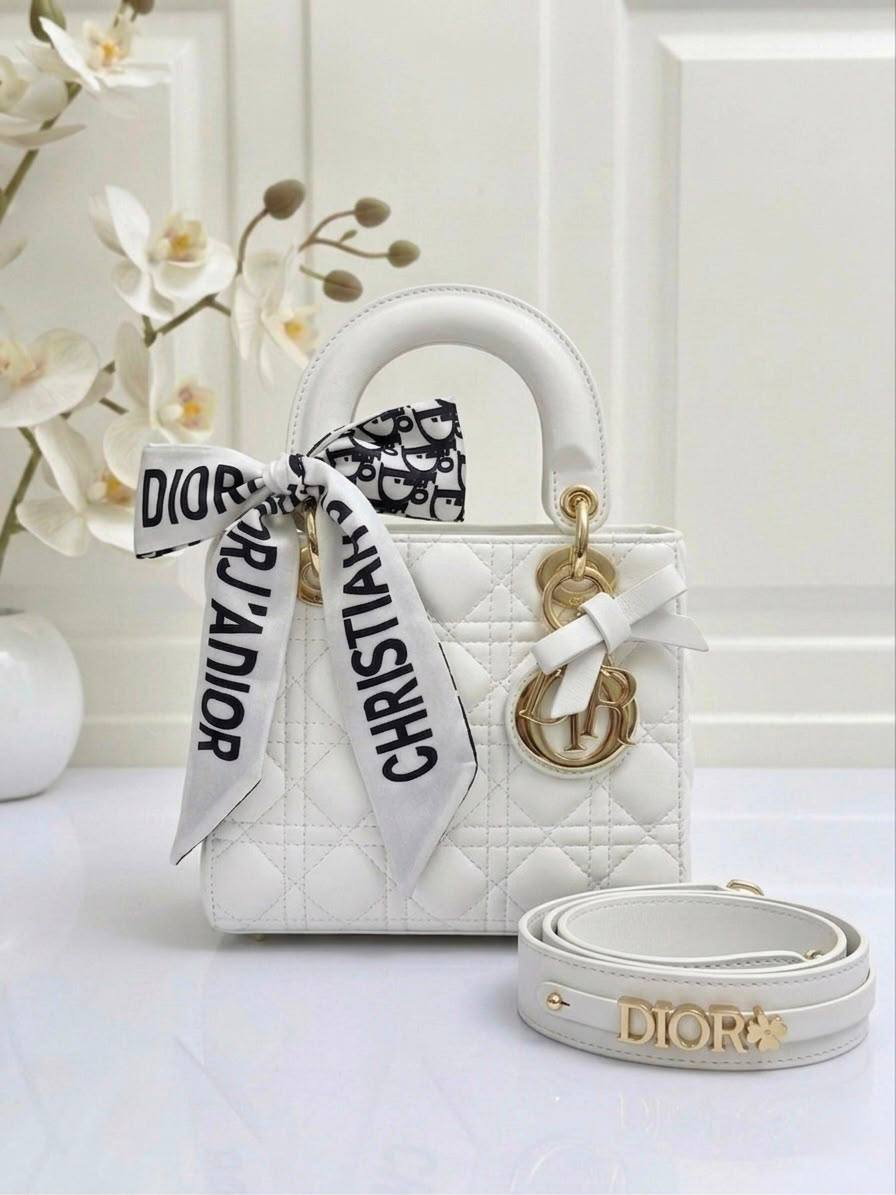 Dior
High quality 
With box 
120 dhs🇦🇪🇦🇪

Zain136
♥️♥️♥️