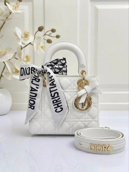 Dior
High quality 
With box 
120 dhs🇦🇪🇦🇪

Zain136
♥️♥️♥️