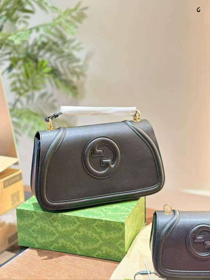 GUCCI 
good QUALITY 
105 dhs✅

Zain200
❣️❣️❣️