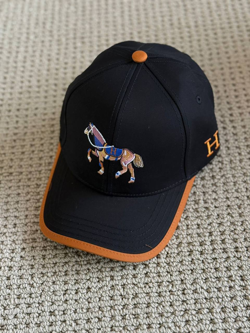 GUCCI - Hermes - Burberry
*Unisex cap 🧢* 
*Master quality* 
180 dhs🇦🇪

Zain179
♥️♥️♥️