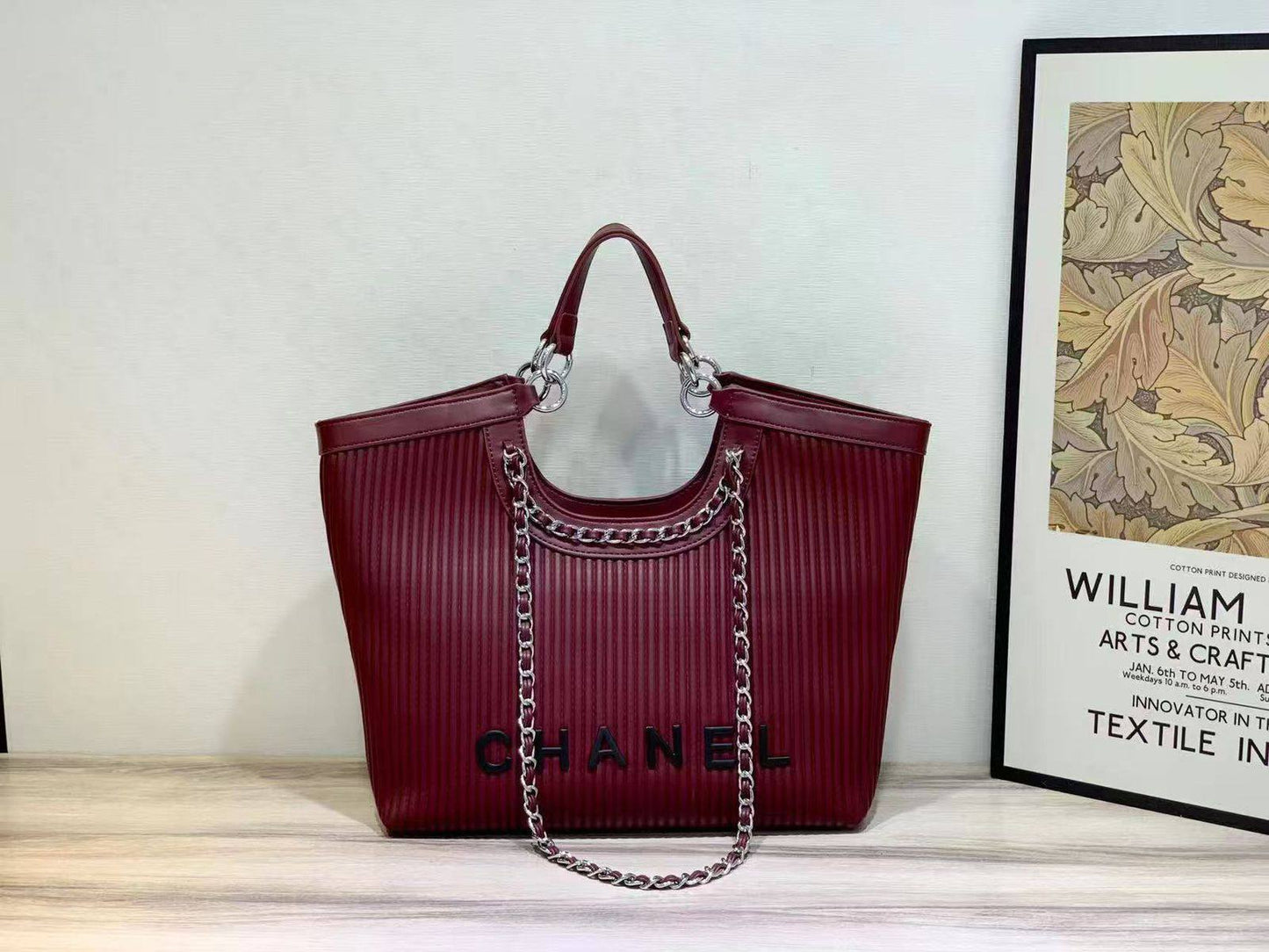 Chanel  
size:  32×33×6cm
110 dhs❣️

Zain114
♥️♥️♥️