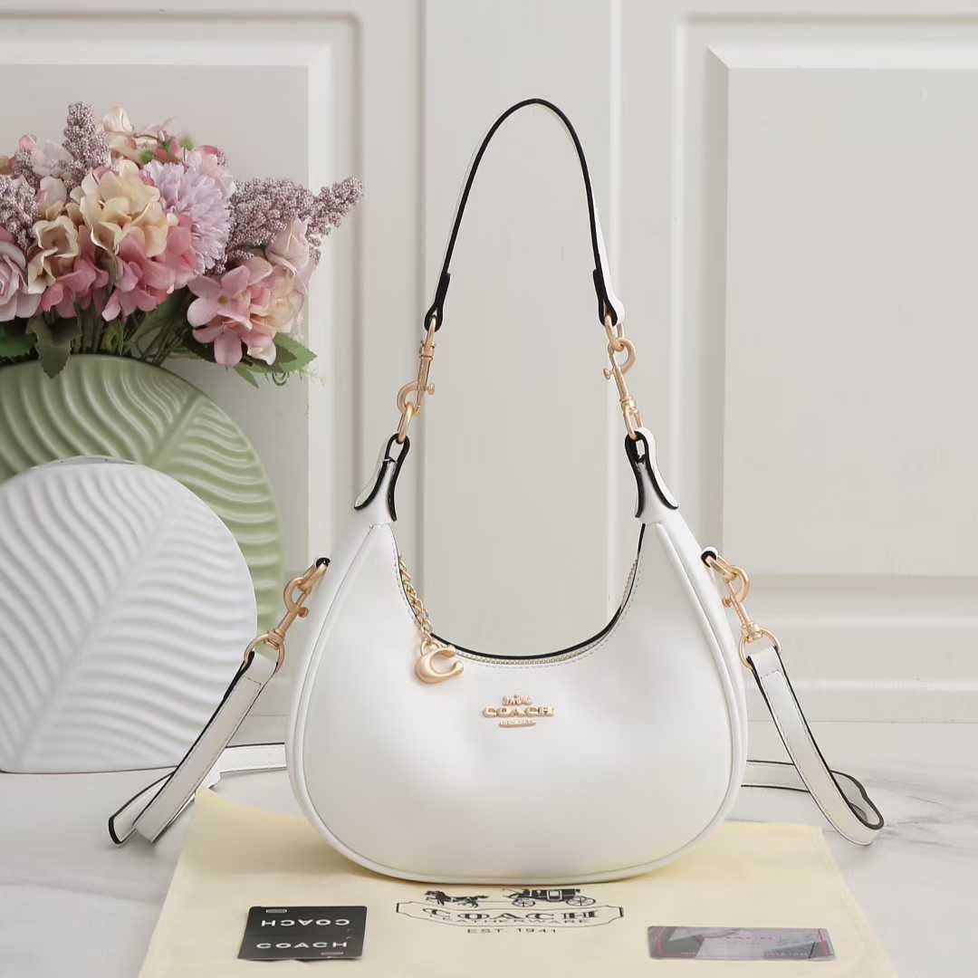 Coach
High quality

With box 
🎁🎁🎁

110 dhs🇦🇪

Zain136
♥️♥️♥️