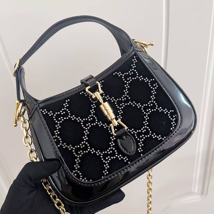 Gucci💕💕
Master
19cm💕 
260 dhs🗽
with double Box 🗃️

Zain228
♥️♥️♥️